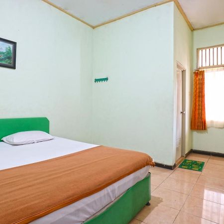 Hotel Camelia Malang Exterior photo