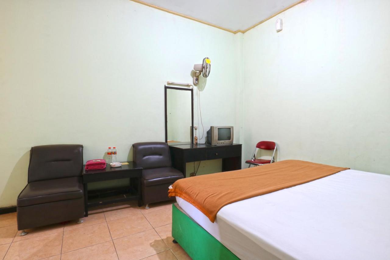 Hotel Camelia Malang Exterior photo